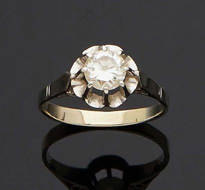  BAGUE solitaire en or blanc 750 mm ornée d'un diamant d'environ 0,80 ct. TDD : 55...