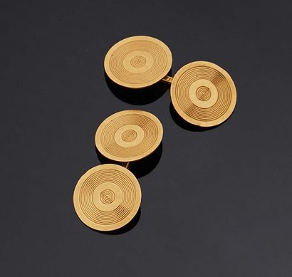  Paire de BOUTONS de MANCHETTES en or 750 mm en forme de disques à sillon gravé....