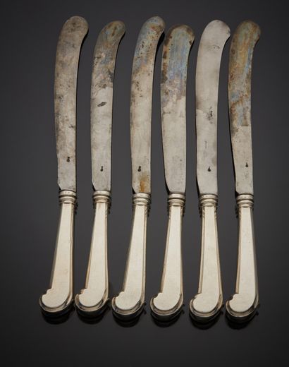 null Suite of six knives, silver handles and steel blades.
Amsterdam 18th century.
Gross...