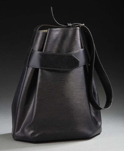 LOUIS VUITTON Shoulder bucket bag in black epi leather Good condition