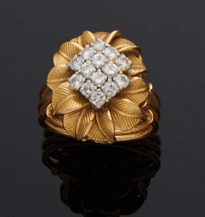 null 750 mm rose gold ring in the form of a palm flower, the palmettes chiseled and...