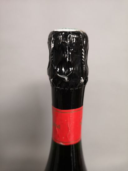 null 1 bouteille CHAMPAGNE Brut "Cordon Rouge" - G.H. MUMM 1990

Etiquette légèrement...