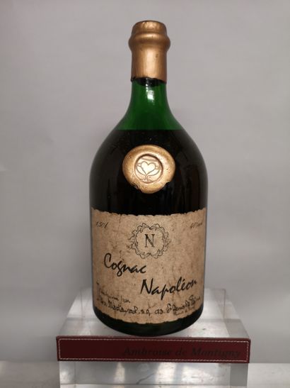 null 1 magnum COGNAC NAPOLEON - Ets. MARTAYRAL Years 70'.

Label slightly stained....