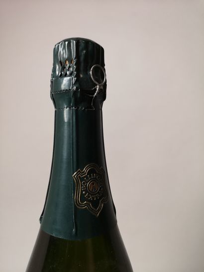 null 1 bottle CHAMPAGNE BOLLINGER R.D. 1976

Beautiful color and sparkling.