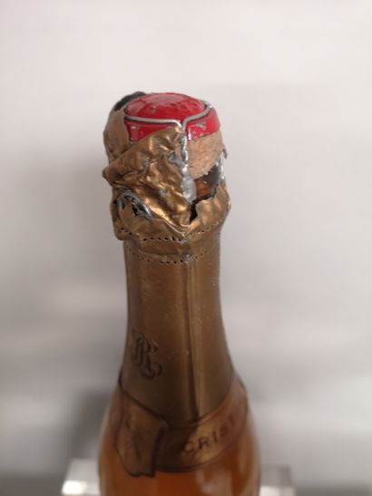 null 1 bottle CHAMPAGNE CRISTAL de ROEDERER 1979

Label slightly damaged. Damaged...