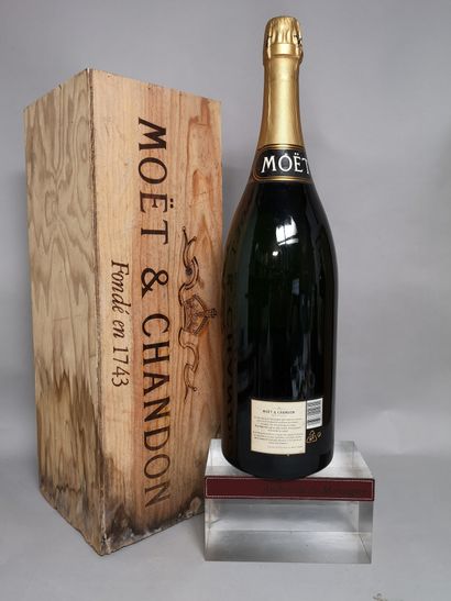 null 1 double magnum CHAMPAGNE MOËT & CHANDON Brut Imperial 

Wooden box slightly...