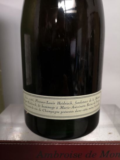 null 1 bouteille CHAMPAGNE "Florens-Louis" - PIPER HEIDSIECK 1964

En coffret.

Niveau...