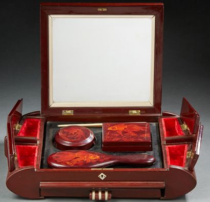 CHINE OU JAPON Wooden toilet box decorated with lacquered fish containing various...