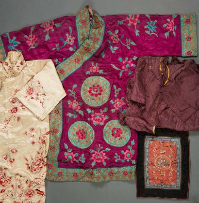 CHINE Set of silk clothes and fabrics