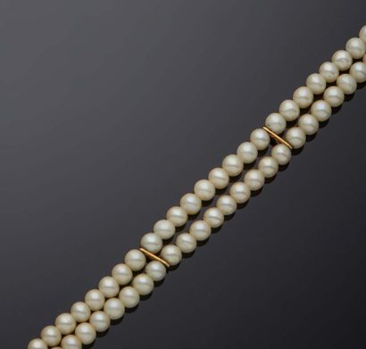 null Small BRACELET of cultured pearls interspersed with bridges on two rows, clasp...