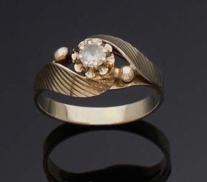 null RING in white gold 750 mm, flat and sinuous body, decorated with a white stone...