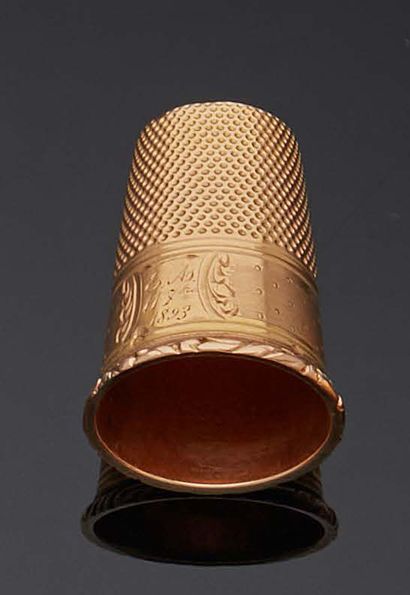 null Sewing thimble in pink gold 750 mm chased, dated 1893. In its case.
NET weight...