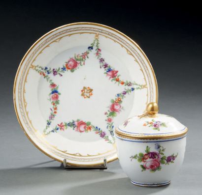 GENRE DE SÈVRES ET DE MEISSEN Three covered sugar bowls in porcelain with polychrome...