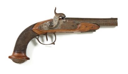 null PISTOL OF HALF-PIPE OF OFFICER.
Soberly chiseled percussion front patina, flat-bodied...