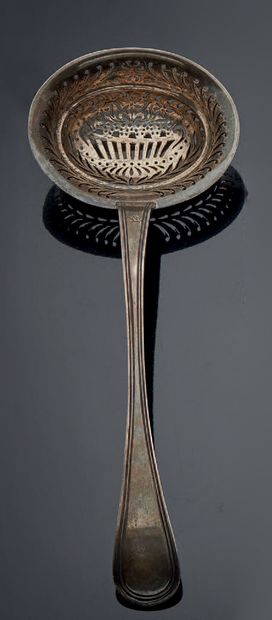 null Silver SAUPOUDRER SPOON.
Paris 1819-1838.
Weight : 89,4 g.