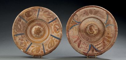 ESPAGNE (Manisses) Two circular earthenware umbilical dishes decorated with brown...