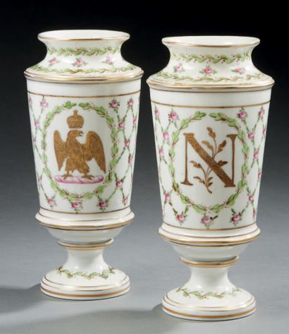 null Pair of porcelain vases decorated with imperial attributes. (Eagles and initials...