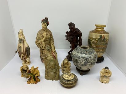 null JAPON

Lot composé d’un vase en céramique de satsuma, de sculptures en os, en...