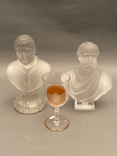 null L. LERAY (Xxè siècle)

Buste de Garibaldi en cristal, signé au dos.

On y joint...