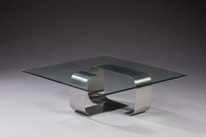 null Travail 1970

Table basse en verre, le piètement en acier plié.

Dim. : 31,5...