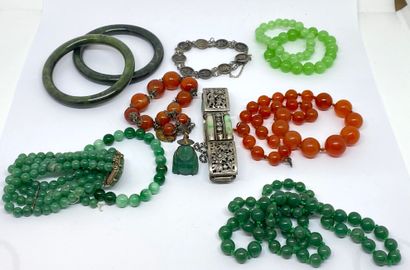 null Ensemble de bijoux comprenant : bracelets, colliers, et pendentifs en aventurine...