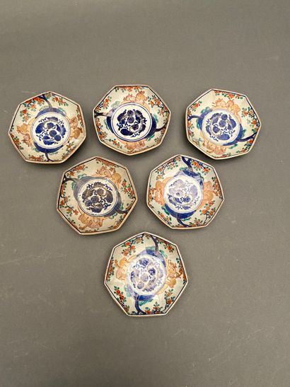 null JAPON

Suite de six coupelles en porcelaine.

Dim. : 11 x 11 cm