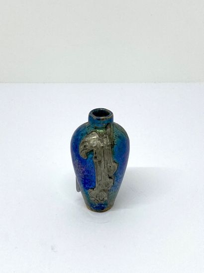 null Petite vase miniature en céramique irisée.

Travail Art nouveau.

H. : 5cm