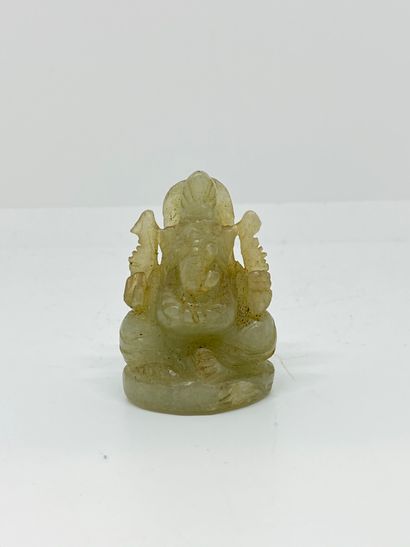 null Sujet en jade sculpté figurant un éléphant


H. : 6,5cm