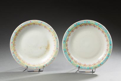 null CHINE


Deux coupes circulaires en porcelaine décorées de ruyi en bordure.


XXe...