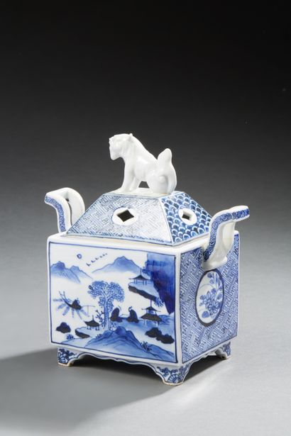 null JAPON


Brûle parfum quadrangulaire en porcelaine décoré en bleu de paysages...