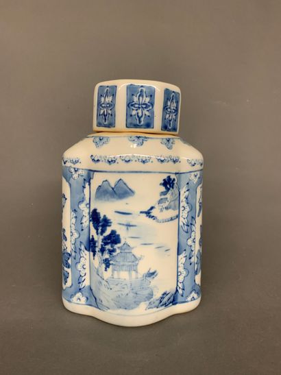 null CHINE


Boite à thé bleue en porcelaine 


Epoque moderne 


H : 20cm
