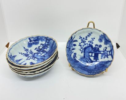 null CHINE


Six coupelles en porcelaine décorées en bleu sous couverte de lettrés...