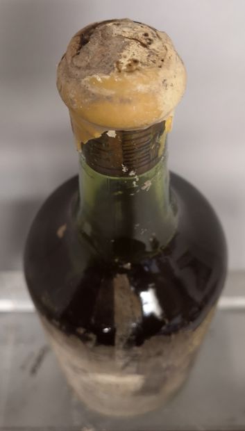 null 1 bouteille JURA - Château D'ARLAY Années 80'

Etiquette abîmée, illisible....