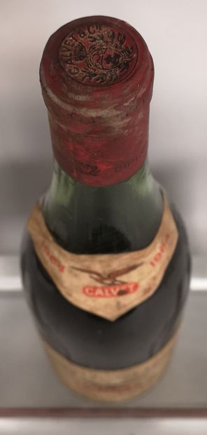 null 1 bottle VOLNAY - CALVET & Cie 1964

Stained label. Nozzle at 6 cm.