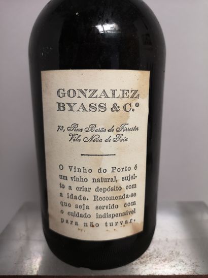 null 1 bouteille PORTO Tawny - GONZALES, BYASS & Co. 1964 Embouteillé en 1977

Étiquette...