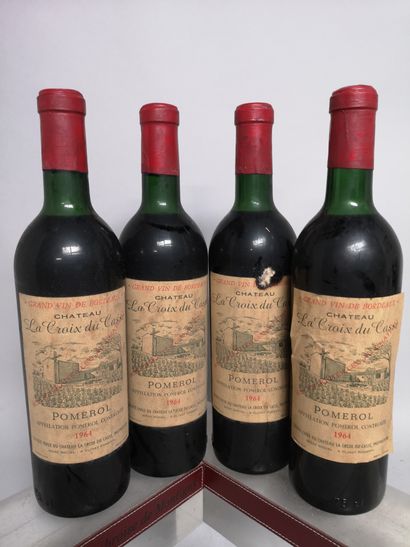 null 4 bouteilles Château LA CROIX DU CASSE - Pomerol 1964

Étiquettes tachées et...