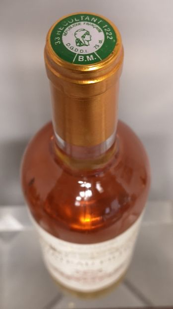 null 1 bottle Château FILHOT - 2nd GCC Sauternes 2010 Label slightly marked.
