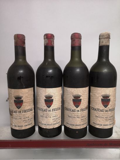 null 4 bottles Château de FIEUZAL - Graves 1953

Stained labels. 1 level high shoulder,...