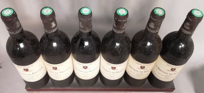 null 6 bouteilles L'ABEILLE de FIEUZAL - Graves 1993

Etiquettes légèrement tach...