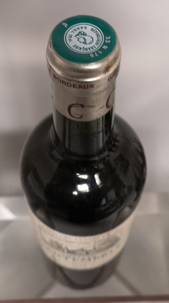 null 1 bottle Château CANTEMERLE - 5th GCC Haut Médoc 2010

Label slightly stain...