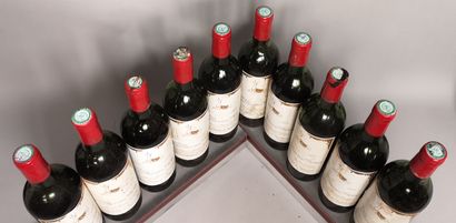 null 10 bottles Château MOUTON BARONNE PHILIPPE - 5é GccPauillac 1975 In wooden case.

Stained...