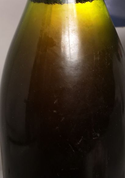 null 1 bouteille CHAMPAGNE DOM PERIGNON 1964

Belle couleur et pétillant. Etiquette...