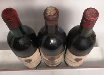 null 3 bouteilles Château de FIEUZAL - Graves 1953

Étiquettes tachées. 1 base goulot...