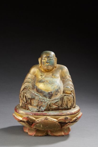 null INDOCHINE - XIXe siècle

Stautette de Budai en bois laqué or, assis sur son...