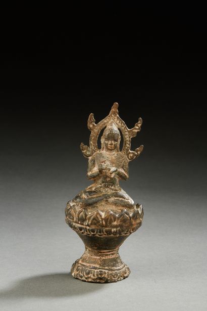 null NEPAL

Bronze figurine with brown patina representing a Buddha seated in dhyanasana...