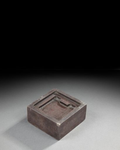null CHINA 

Square shaped inkstone engraved with characters on three sides. 

20th...