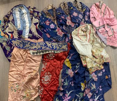 null CHINE et Japon

Lot de textiles comprenant divers en soie brodée.

Fin XIXè...
