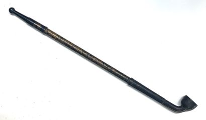 null Opium pipe in bronze with gilded decoration.

L. : 46 cm