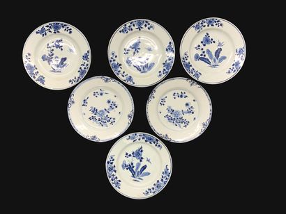null CHINE

Ensemble de six assiettes en porcelaine décorée en bleu sous couverte...
