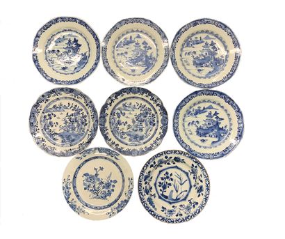 null CHINE

Ensemble de huit assiettes en porcelaine décorée en bleu sous couverte...